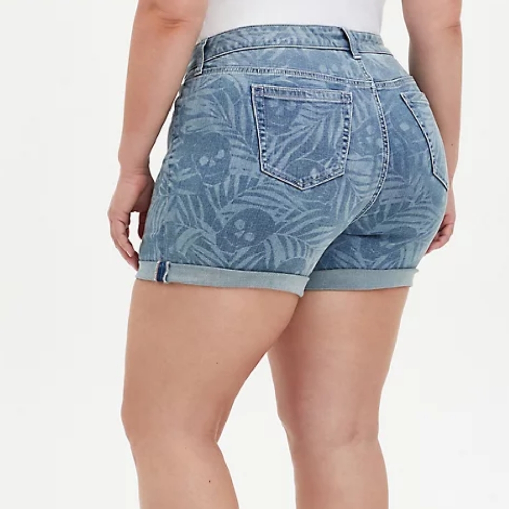 Skull Mid Rise Super Soft Midi Short - Picture 3 of 7